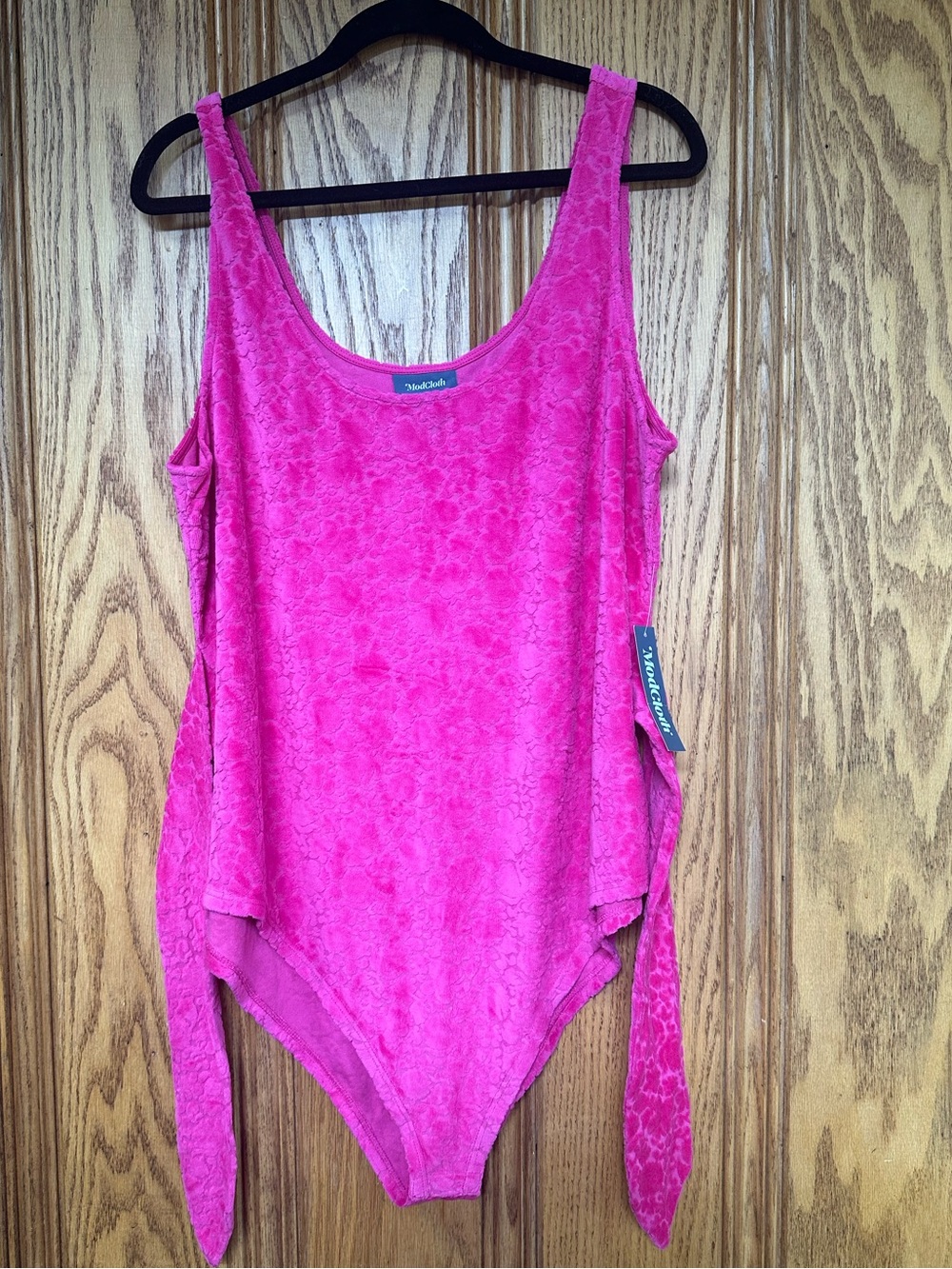 NWT ModCloth "I Want Velour" Bodysuit in a vibrant fuchsia/hot pink Plus size 2X